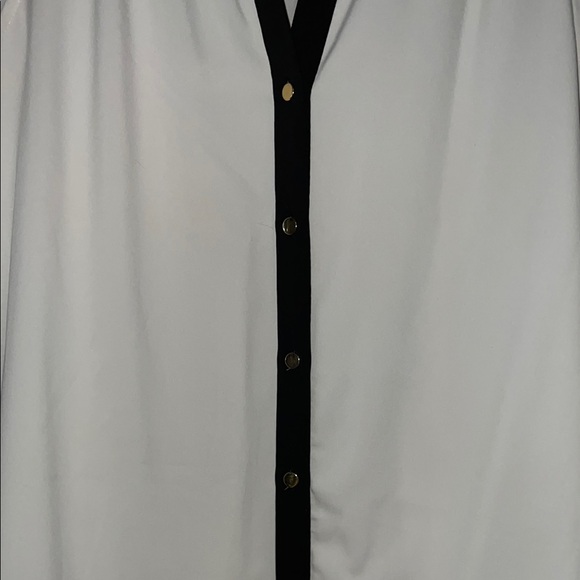 Calvin Klein Sleeveless White and Black Blouse with Mandarin Collar - Picture 3 of 6